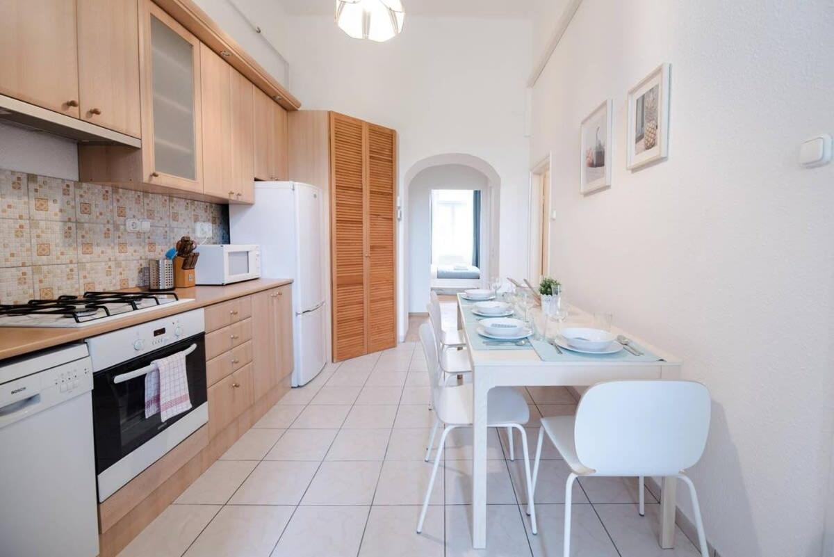 Appartamento Excellent Location Lovely With Ac Budapest