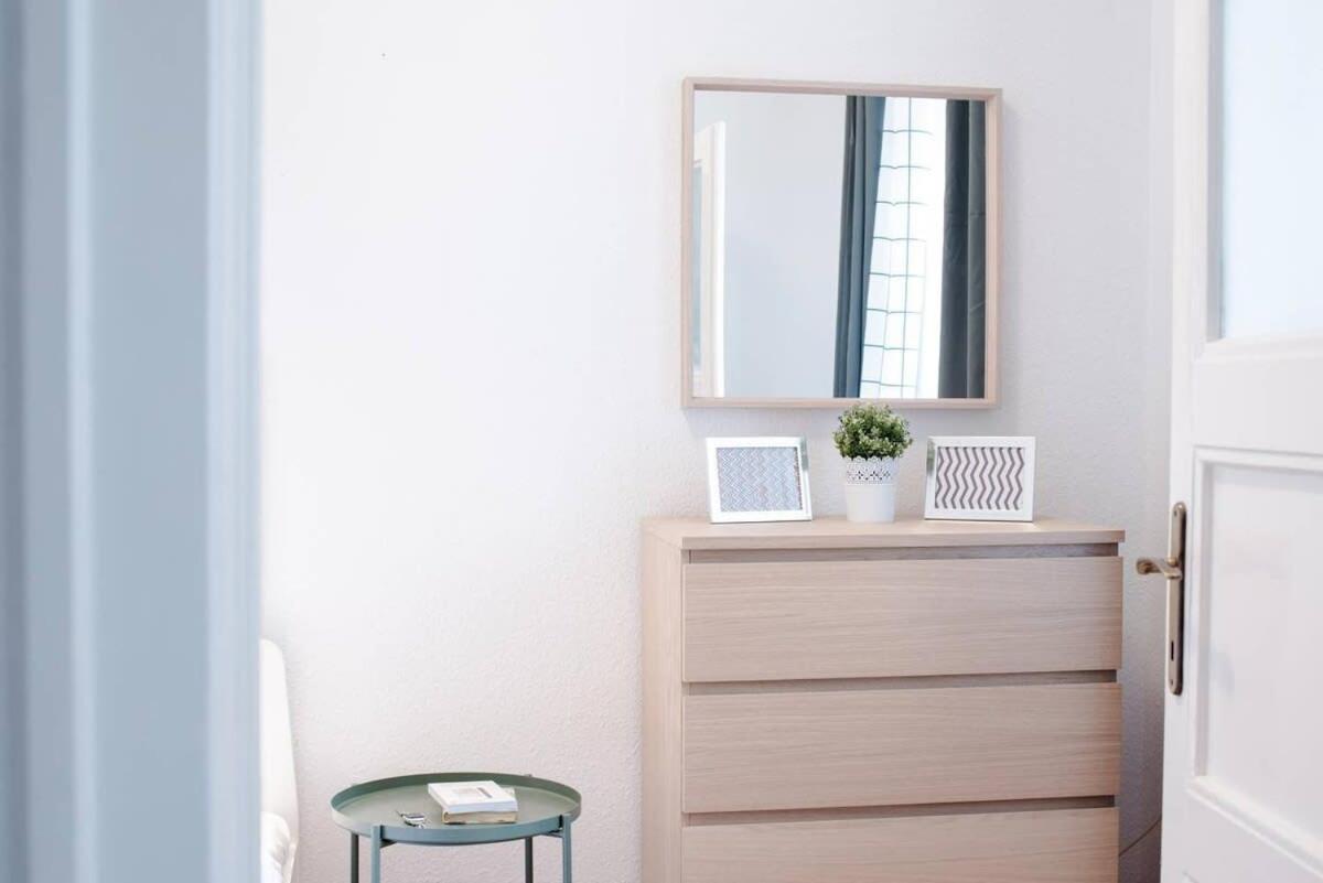 Excellent Location Lovely With Ac Appartamento Budapest