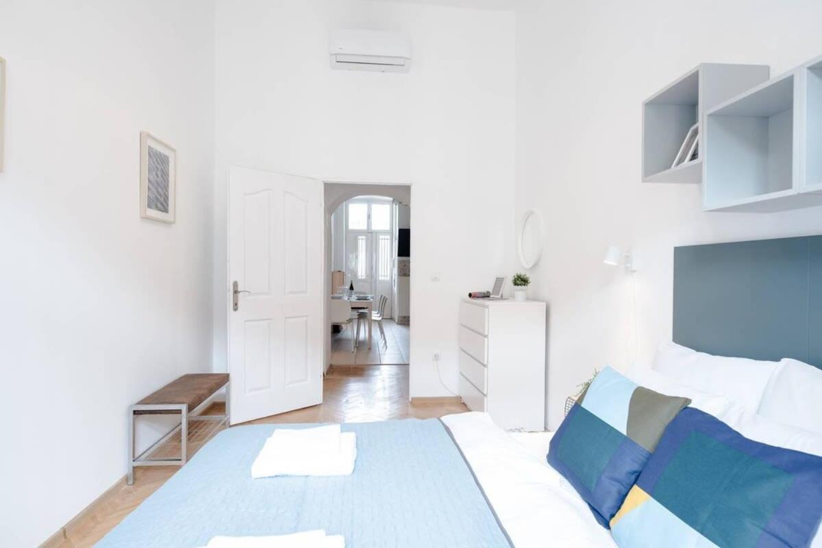 Excellent Location Lovely With Ac Appartamento