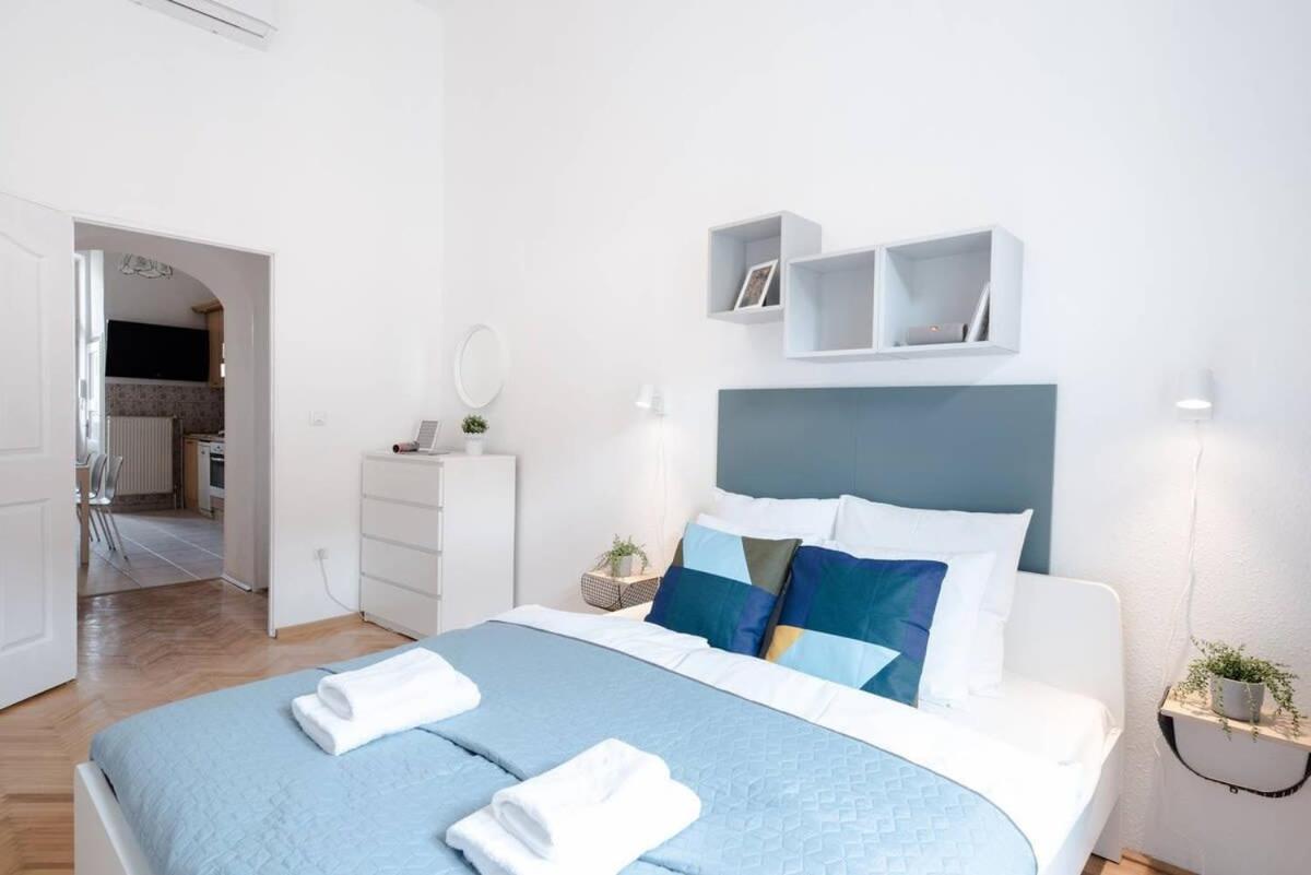 Appartamento Excellent Location Lovely With Ac Budapest
