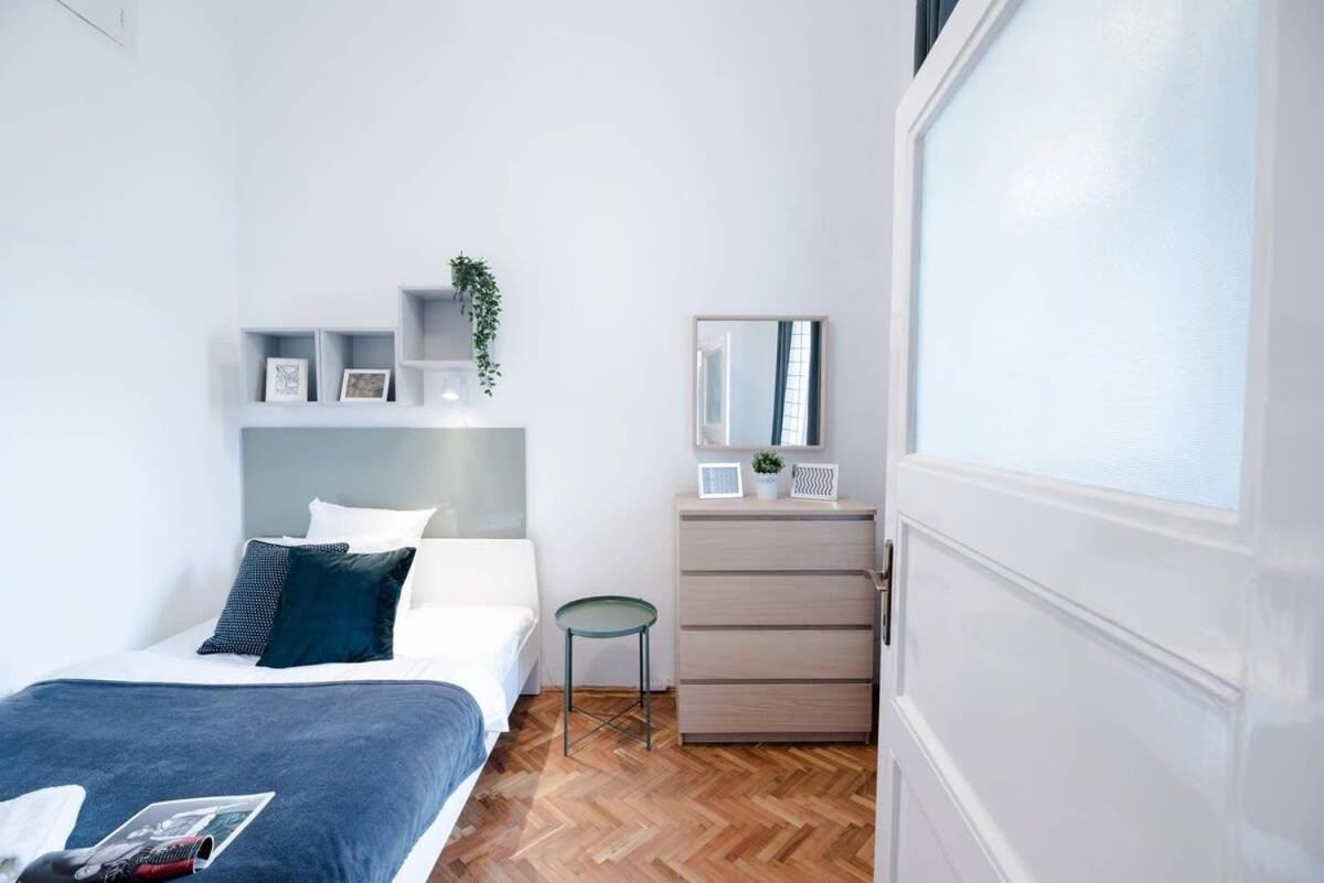 Excellent Location Lovely With Ac Appartamento Budapest